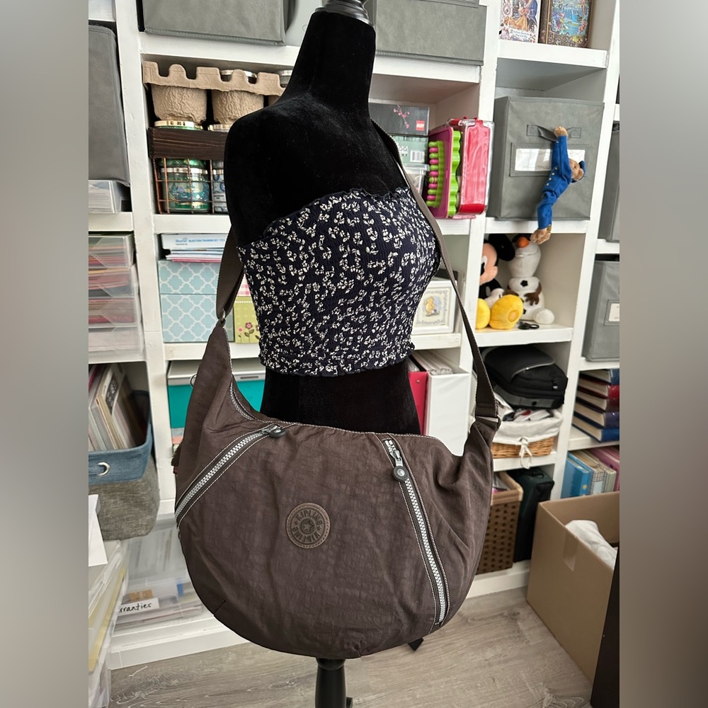 Kipling Brown Shoulder Bag Spacious and Casual